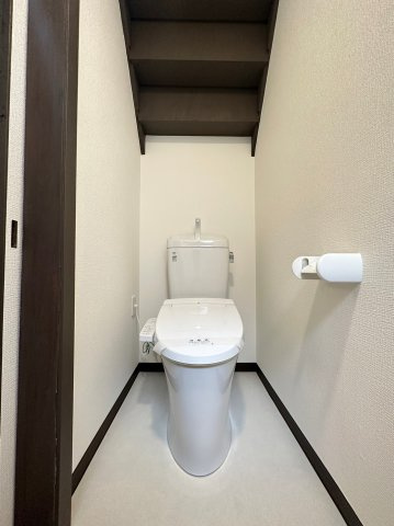 五色山2丁目貸家のトイレ