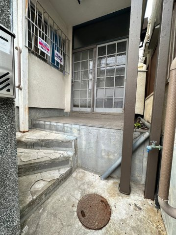五色山2丁目貸家のエントランス