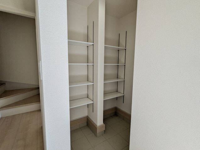 ひたちなか市稲田　10期の収納|シューズインクローゼットには、ベビーカーや遊び道具、災害用グッズを収納いただけます