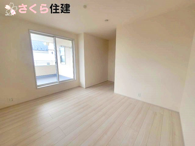 千渡第8期　7号棟の洋室|２階８帖の洋室。各居室に収納を完備◎