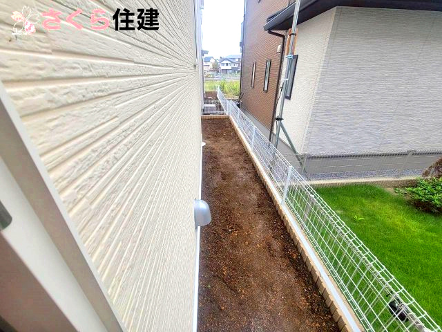 千渡第8期　7号棟のその他|勝手口の外にはゴミ箱などが置いておけるスペースがあります◎