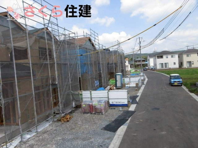 千渡第8期　7号棟の前面道路含む現地写真|前面道路は6ｍあり駐車の際も安心です♪