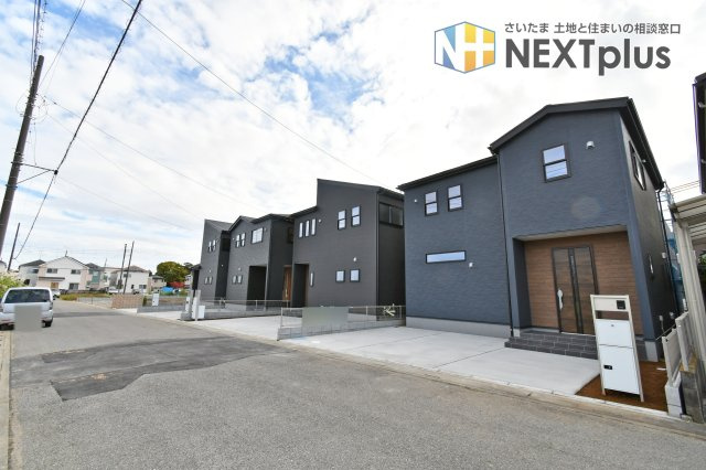 さいたま市岩槻区南辻第3　1号棟の前面道路含む現地写真|難しいイメージの住宅ローンは経験スタッフが丁寧にお手伝いしますのでご安心下さい。「家を買って終わり」ではなく、「買ってからがスタート」と考え、一人ひとりにあった資金計画やプランをご提案致します！