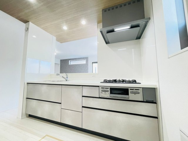 岡崎市矢作町　新築分譲住宅　全3棟　2号棟のキッチン|使い勝手の良いシステムキッチン。