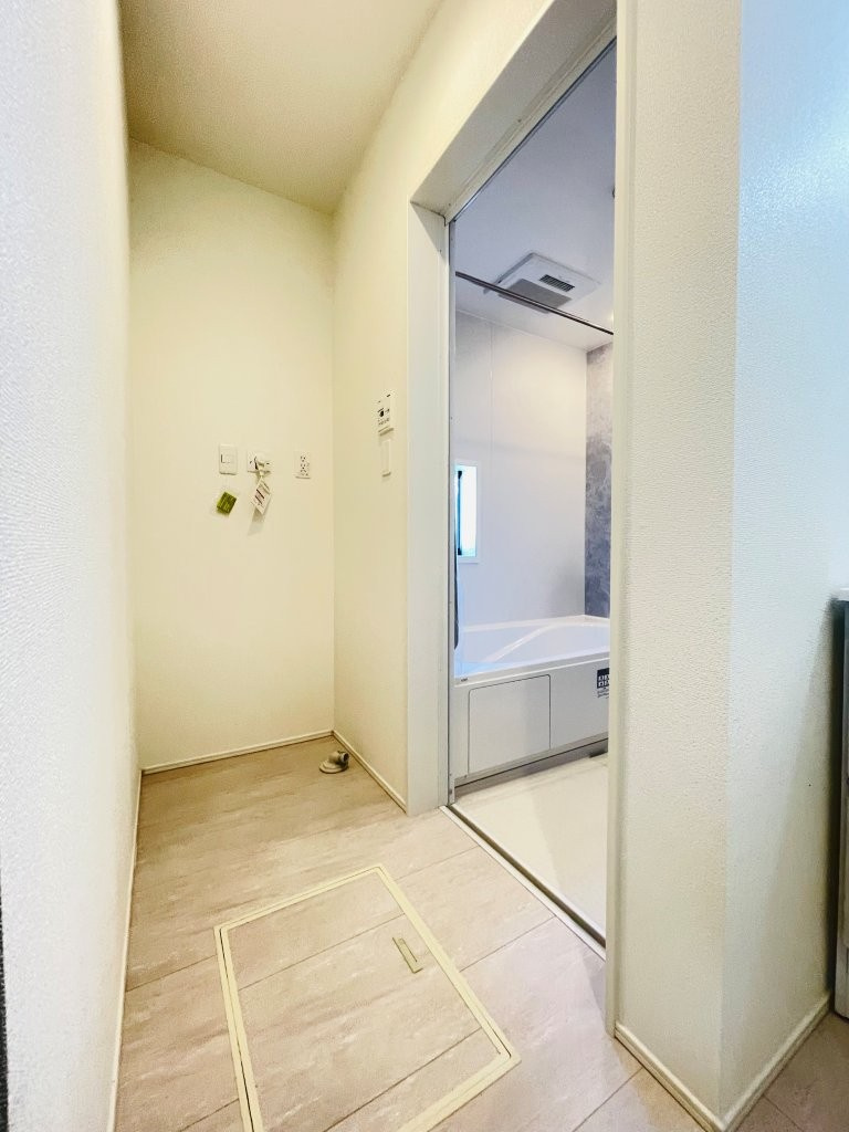 岡崎市矢作町　新築分譲住宅　全3棟　2号棟の脱衣所