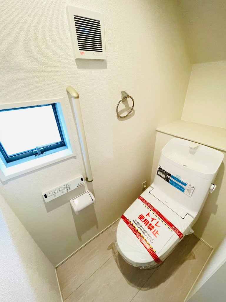 岡崎市矢作町　新築分譲住宅　全3棟　2号棟のトイレ|1階、2階とも温水洗浄機能付きトイレです。
