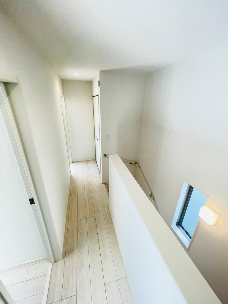 岡崎市矢作町　新築分譲住宅　全3棟　2号棟のその他共用部分|2階廊下にも便利な収納付き♪