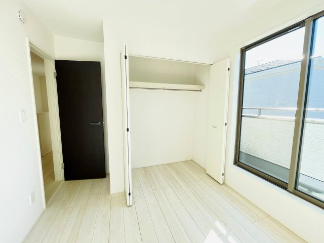 岡崎市矢作町　新築分譲住宅　全3棟　2号棟の収納|豊富な数のクローゼットには、衣類、日用品、家族の思い出まで大切に保管できます♪