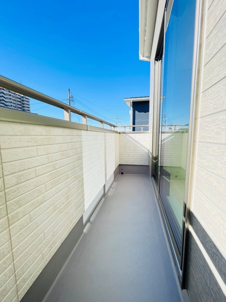 岡崎市矢作町　新築分譲住宅　全3棟　2号棟のバルコニー|日当たりの良いバルコニー。