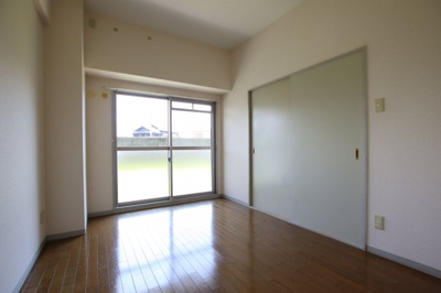 【洋室】 | アルシモンテ滝谷