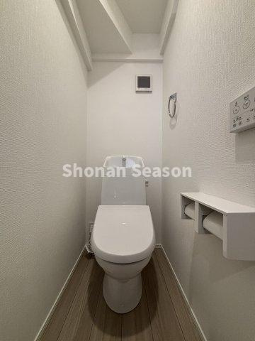 【トイレ】 | 各階にあり、朝の混み合う時間帯も◎
キレイな水回りをキープしやすい温水洗浄便座付き！