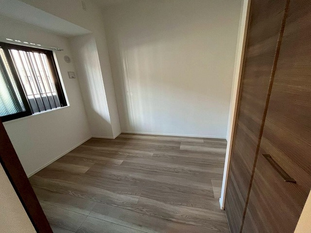 【洋室】 | ファーネスト千早駅南ルクシア | 写真は入居前のものです。