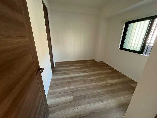 【洋室】 | ファーネスト千早駅南ルクシア | 写真は入居前のものです。