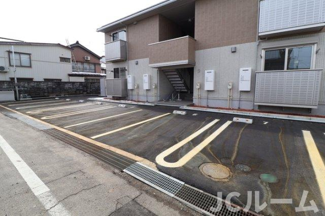 セレーノ リリー の駐車場