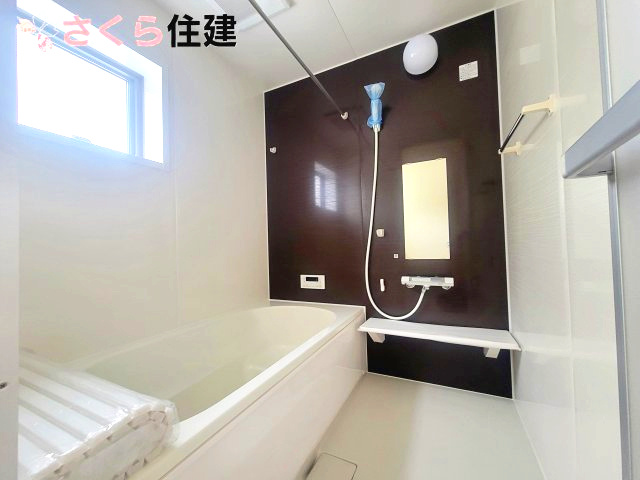 千渡第8期　6号棟の浴室|1坪タイプの浴室で、浴室暖房乾燥機付きなので冬は暖かく、雨の時期には洗濯乾燥に大活躍です◎