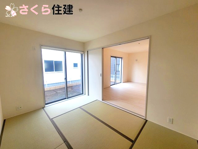 千渡第8期　6号棟の和室|来客や小さなお子様の遊びのスペースとしても活用いただける、リビング隣の６畳和室◎