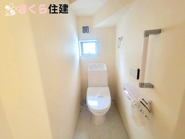 千渡第8期　6号棟のトイレ|１階、２階に手洗い付きトイレ