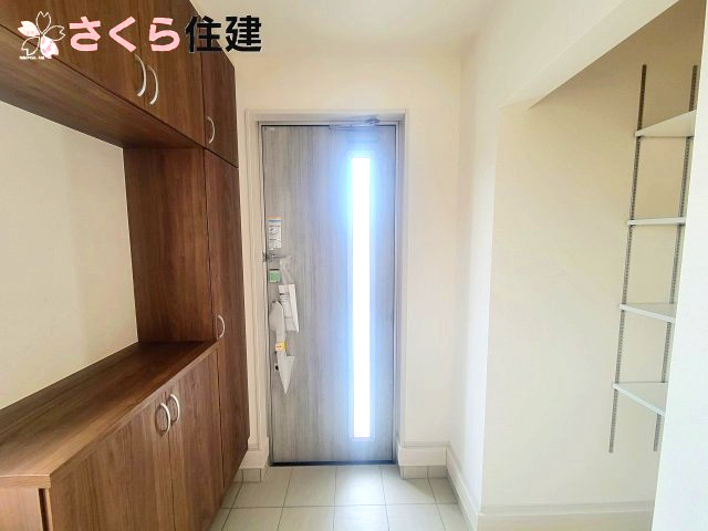 千渡第8期　6号棟の玄関|玄関には家族全員分の靴も収納可能なたっぷりの収納を完備◎
