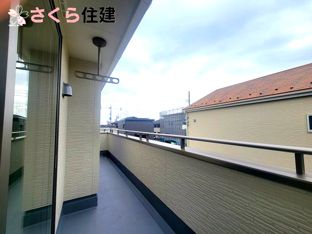 千渡第8期　6号棟のバルコニー|２部屋にまたがる広々としたバルコニーでたくさんのお洗濯が干せます◎