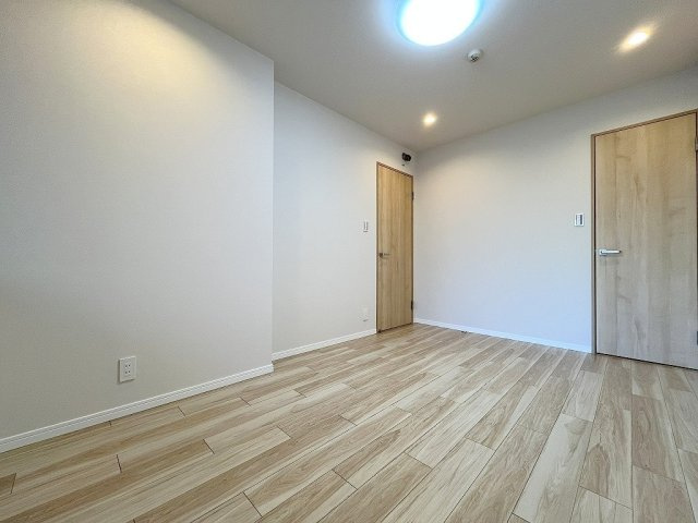 エフローレ新三郷216の洋室|WIC完備の洋室6.5帖