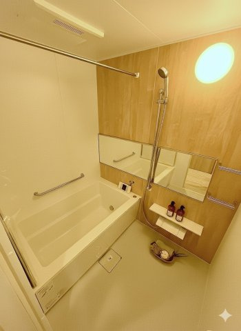 エフローレ新三郷216の浴室|追焚・浴室暖房乾燥機付きのお風呂です