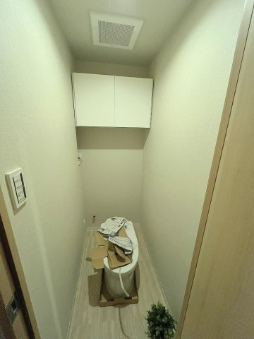 エフローレ新三郷216のトイレ|新規交換済みのトイレです