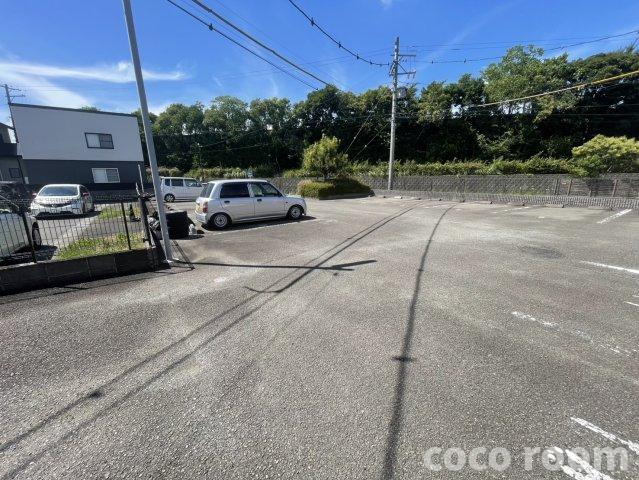 メゾン小土ヶ丘　B棟の駐車場