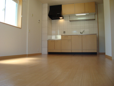 【居間・リビング】 | メゾン水無月 | 出窓付きの明るいリビング