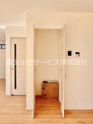 【収納】 | 沼津市本郷町 新築一戸建て | キッチン横の収納です