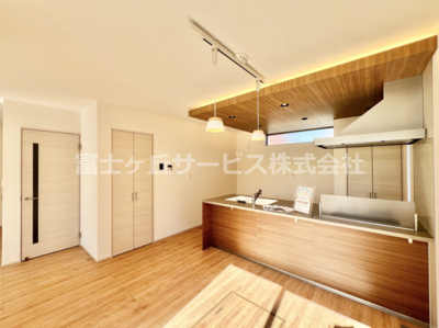 【居間・リビング】 | 沼津市本郷町 新築一戸建て | 使いやすいリビングです