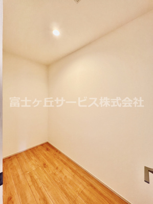 【洋室】 | 沼津市本郷町 新築一戸建て | 2.3帖のサービスルームです