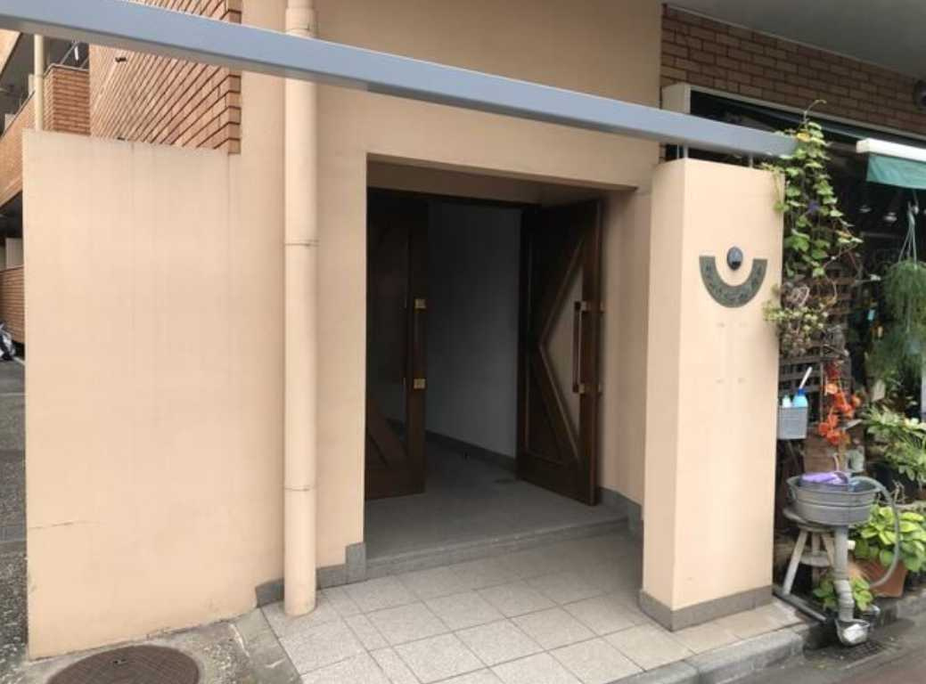 サンハイム瀬田　礼金０　リフォーム　最上階のエントランス