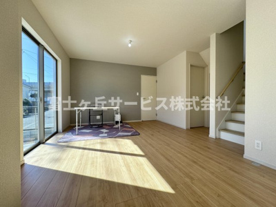 【居間・リビング】 | 焼津市三ケ名 13期 新築一戸建て | リビングです