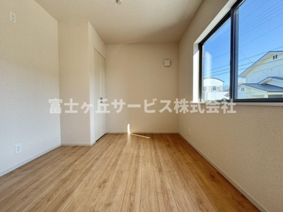 【洋室】 | 焼津市三ケ名 13期 新築一戸建て | 1Fにある洋室です