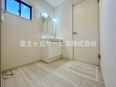 【脱衣所】 | 焼津市三ケ名 13期 新築一戸建て | 脱衣場です