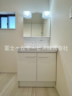 【独立洗面台】 | 焼津市三ケ名 13期 新築一戸建て | 朝の身支度に便利な独立洗面台です