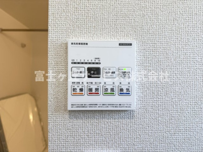 【冷暖房・空調設備】 | 焼津市三ケ名 13期 新築一戸建て | 浴室乾燥暖房機がついています