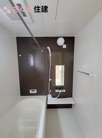 千渡第8期　5号棟の浴室|1坪タイプの浴室は、ワンタッチプッシュ排水が手前に設置されているので、排水操作が楽々です◎