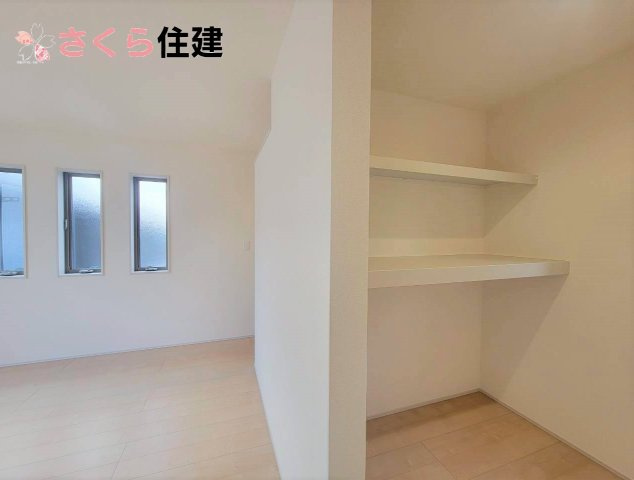 千渡第8期　5号棟の洋室|2階　6.5帖洋室。各居室にはそれぞれ充実の収納設備が完備されています◎