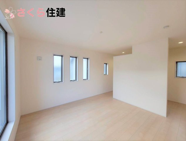 千渡第8期　5号棟の洋室|2階8帖洋室。ハンガータイプと収納棚の2つのウォークインクローゼットとなっています。