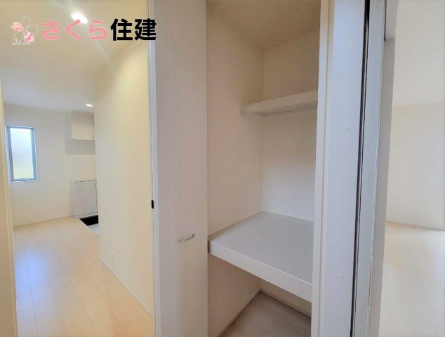 千渡第8期　5号棟の収納|1階廊下には掃除用具などの収納にぴったりな収納スペースがあります◎