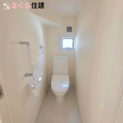 千渡第8期　5号棟のトイレ|1階、2階トイレ　手摺付きで安心です◎
