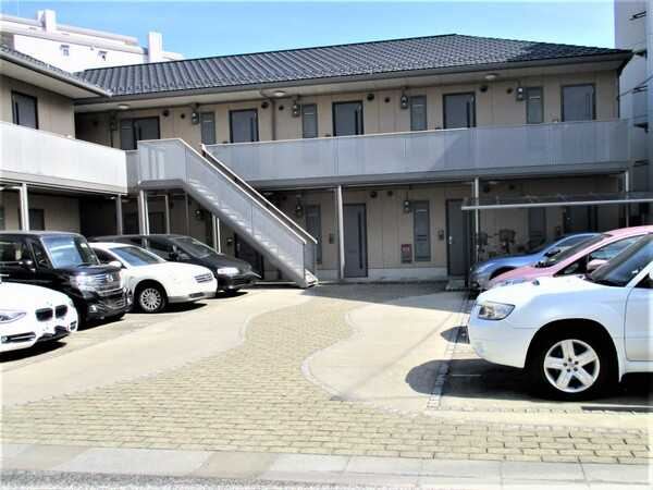 トップスターコート船橋の駐車場