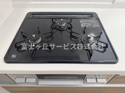 【その他】 | 静岡市葵区瀬名中央2丁目 新築一戸建て 1号棟 | 3口コンロがあります