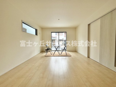 【居間・リビング】 | 静岡市葵区瀬名中央2丁目 新築一戸建て 1号棟 | リビングです