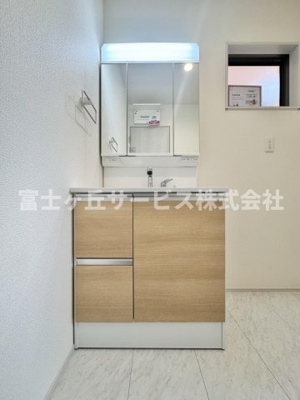 【独立洗面台】 | 静岡市葵区瀬名中央2丁目 新築一戸建て 1号棟 | 朝の身支度に便利な独立洗面台です