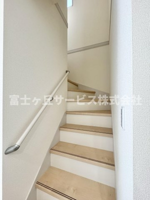 【その他】 | 静岡市葵区瀬名中央2丁目 新築一戸建て 1号棟 | 階段です