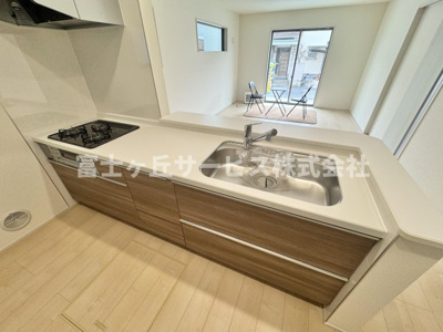 【キッチン】 | 静岡市葵区瀬名中央2丁目 新築一戸建て 1号棟 | 広々としていてお料理がしやすいキッチンです
