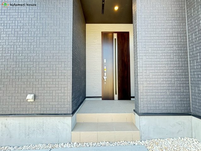 上尾市久保　新築戸建　ブルーミングガーデン01の玄関