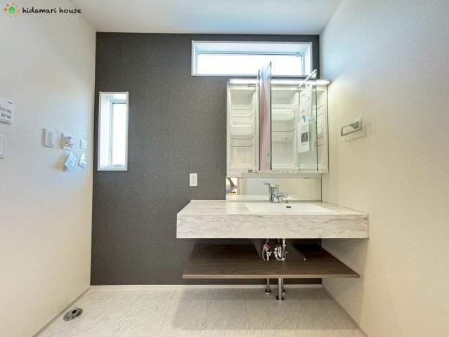 上尾市久保　新築戸建　ブルーミングガーデン01の独立洗面台